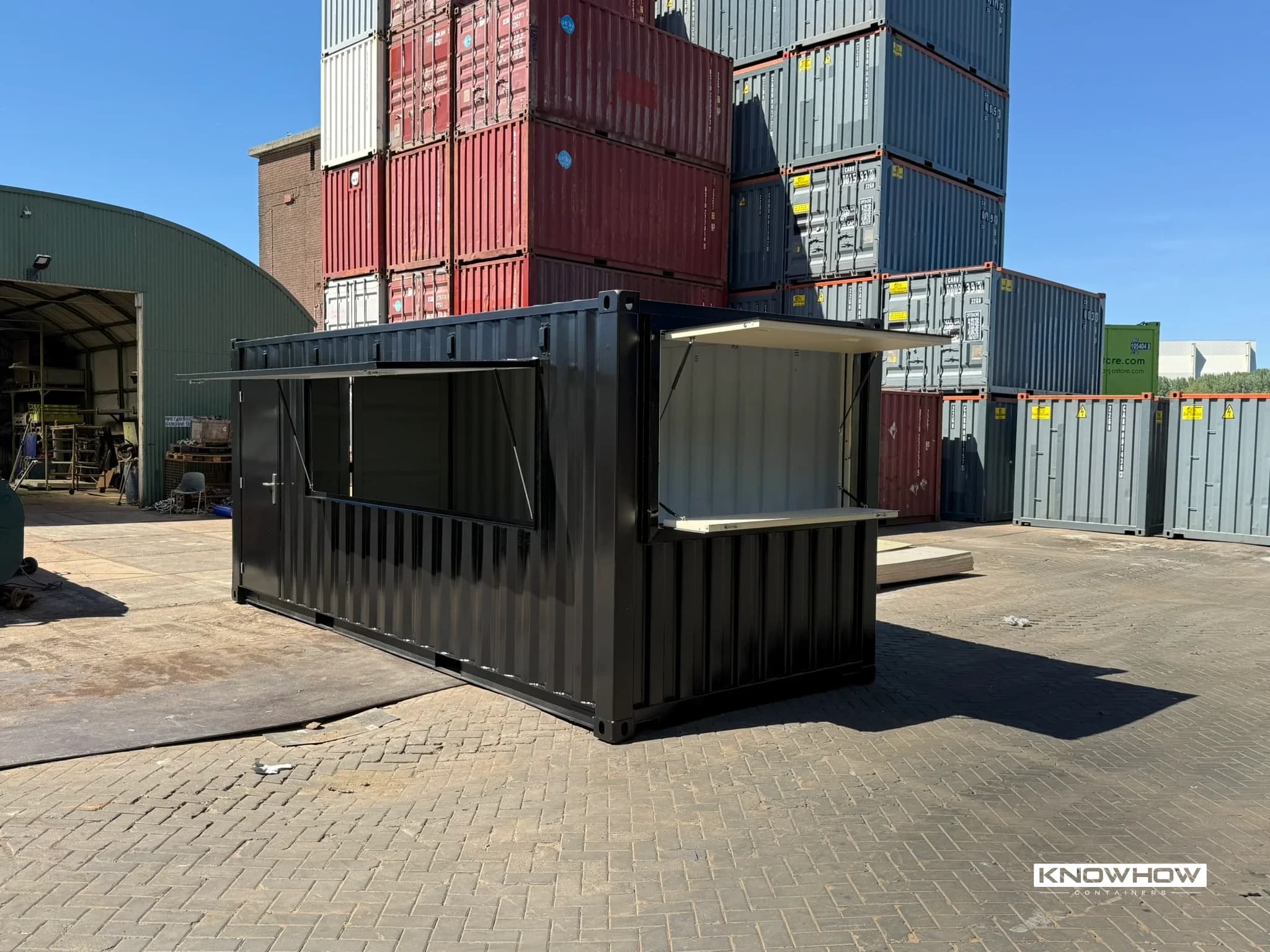 RAL 9005 20ft bar container with open side and end serving hatches
